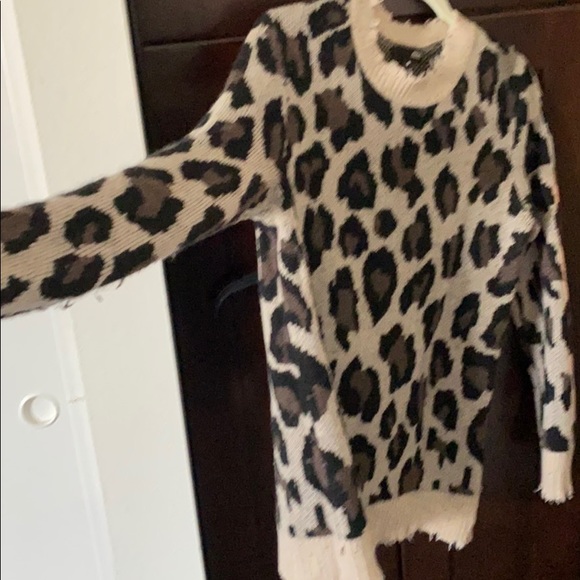 Aqua Cashmere Cheetah Sweater M NWOT - Picture 6 of 7